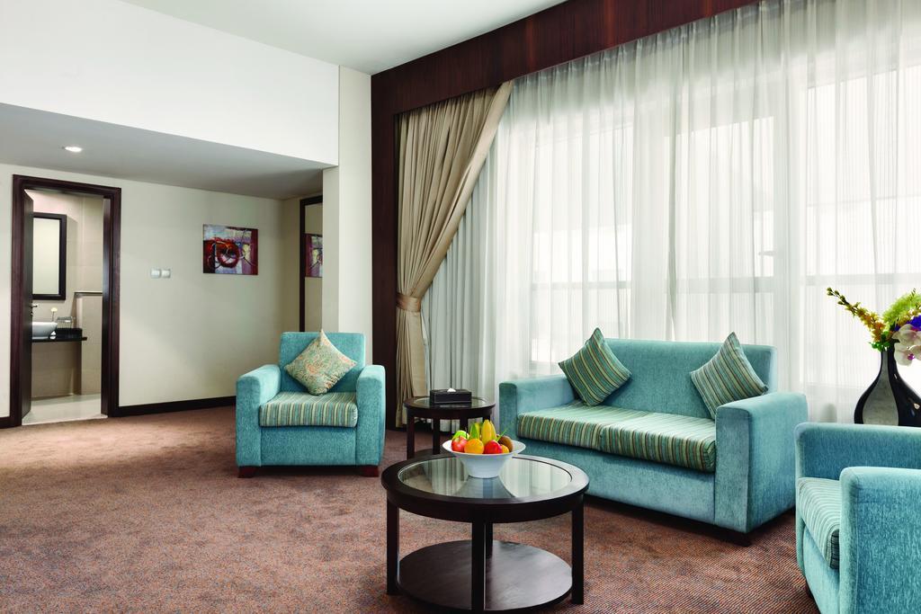 Ramada By Wyndham Dubai Deira Hotel Екстериор снимка