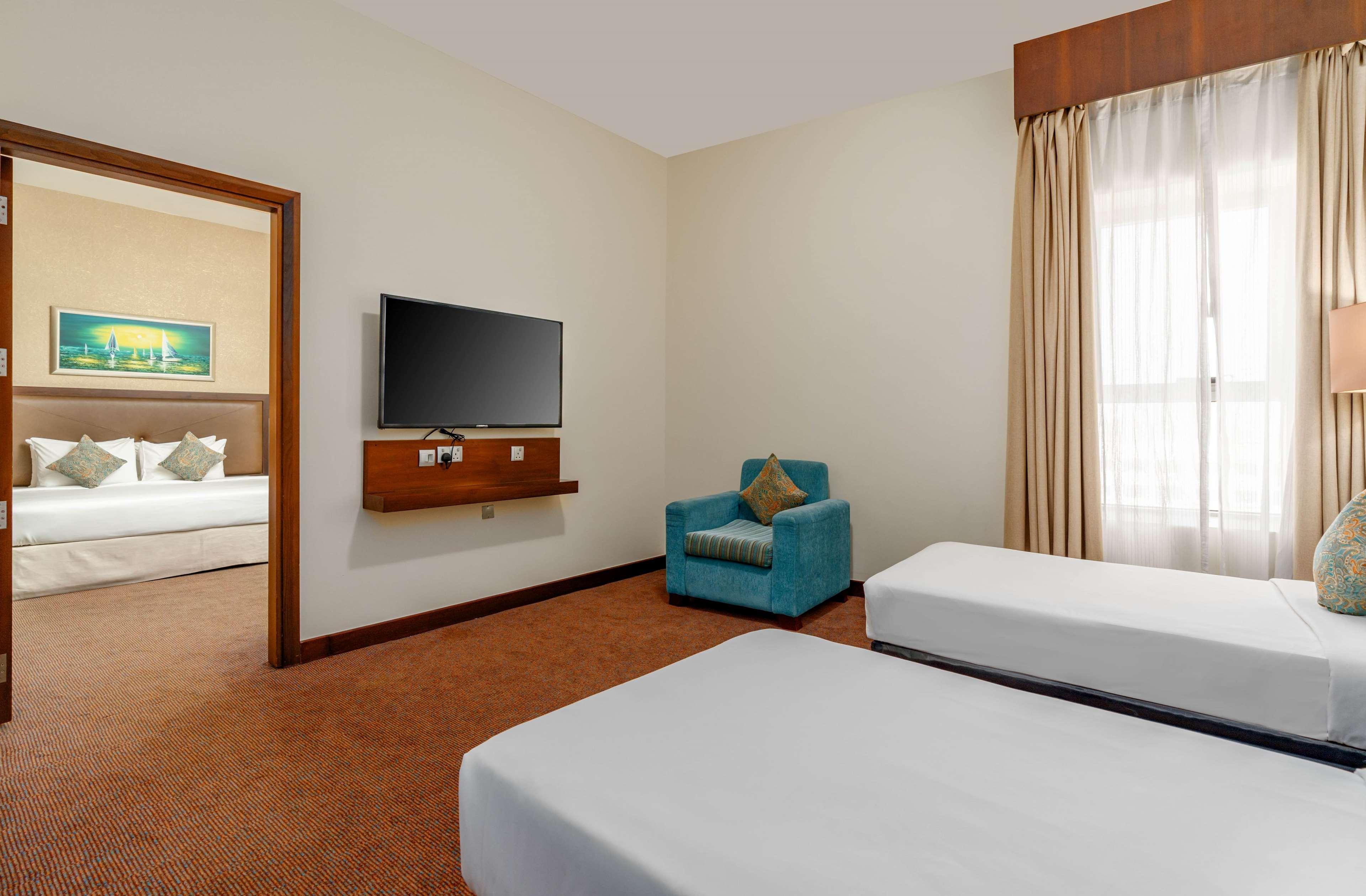 Ramada By Wyndham Dubai Deira Hotel Екстериор снимка